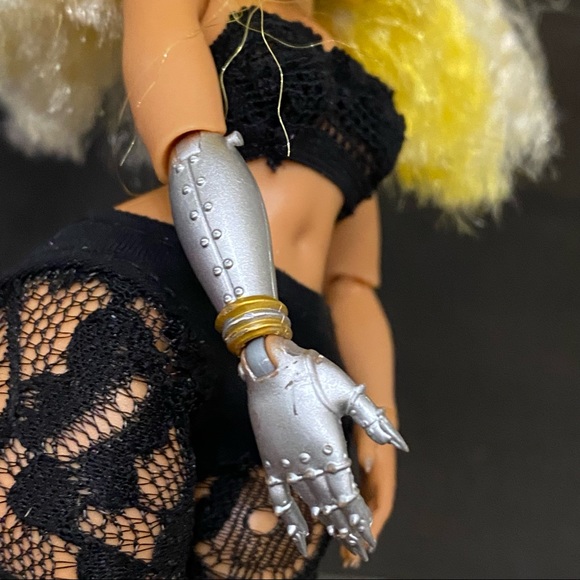 L.O.L Surprise OMG Fame Queen 9" Fashion Doll - Picture 7 of 9